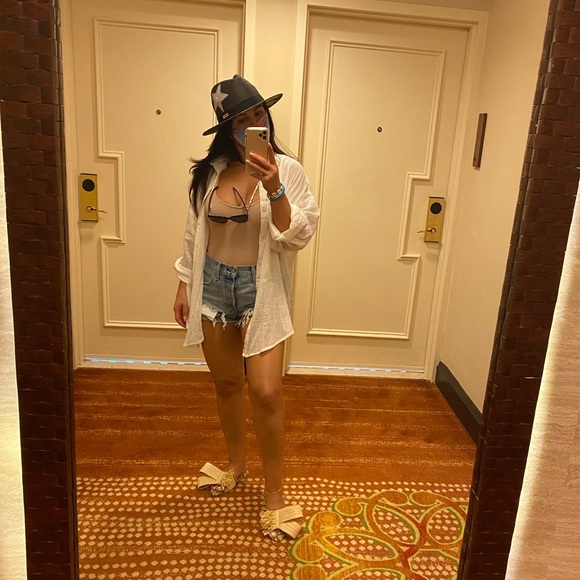 MEET YOUR POSHER - Picture 3 of 9